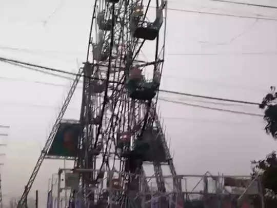 suddenly-the-swing-broke-and-people-started-95643288